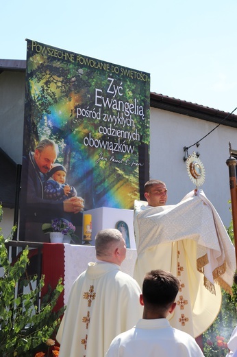 Procesja Bożego Ciała w parafii pw. Andrzeja Apostoła we Wrocławiu-Stabłowicach