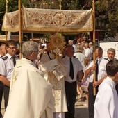 Bp Adam Bałabuch przewodniczył procesji w Kudowie-Zdroju.