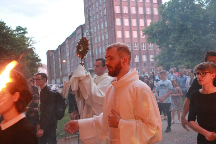 Akademicka procesja Bożego Ciała u dominikanów