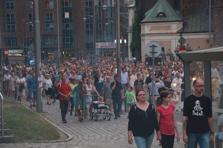 Akademicka procesja Bożego Ciała u dominikanów