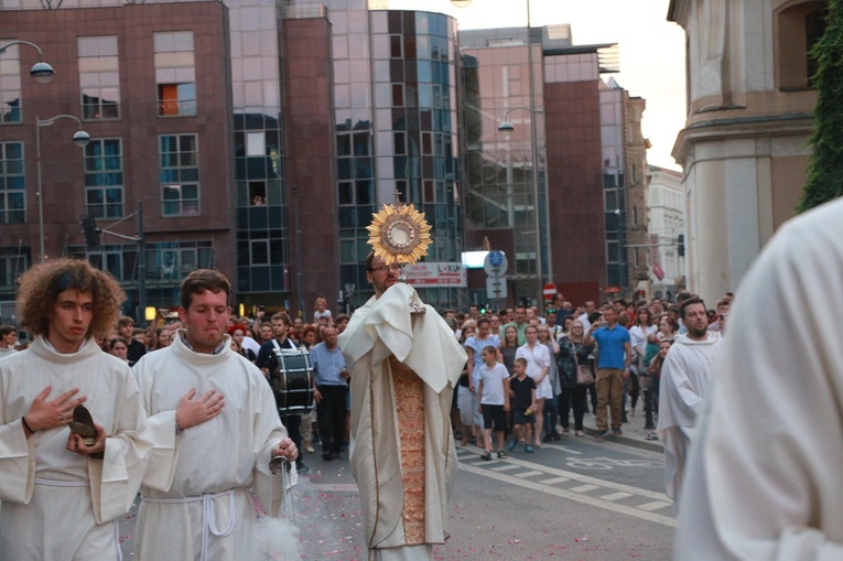 Akademicka procesja Bożego Ciała u dominikanów