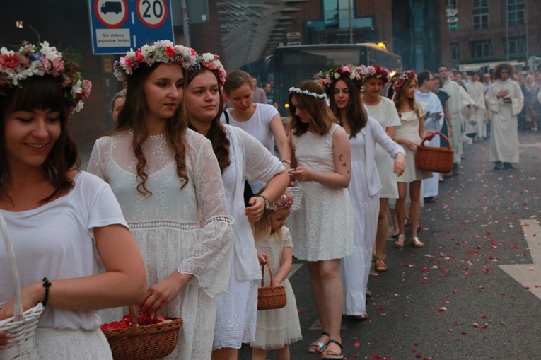 Akademicka procesja Bożego Ciała u dominikanów