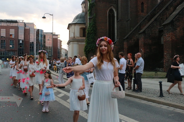 Akademicka procesja Bożego Ciała u dominikanów