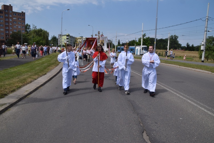 Międzyparafialna procesja Bożego Ciała z wrocławskiego Kozanowa na Pilczyce