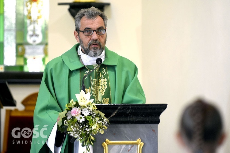 Ksiądz Paweł Szajner podczas Mszy św. na zakończenie roku szkolnego modlił się za śp. Kristinę.