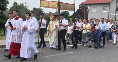 Ks. dr Studenski w Dziedzicach: Jezus w Eucharystii czeka na nas zawsze