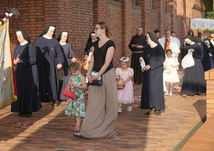 Konsekracja wdowy w kościele franciszkanów