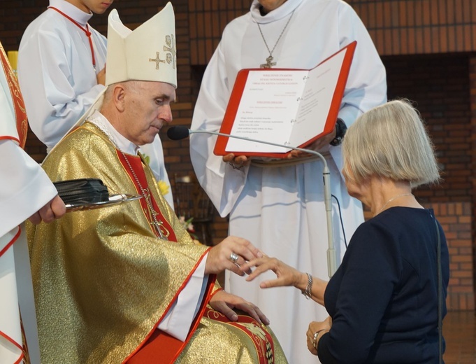 Gliwice. Konsekracja wdowy w 10. rocznicę poświęcenia kościoła franciszkanów