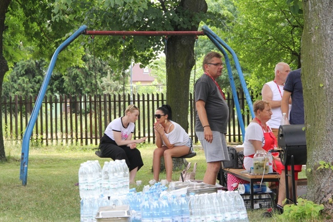 Piknik dla młodych oraz dla bezdomnych