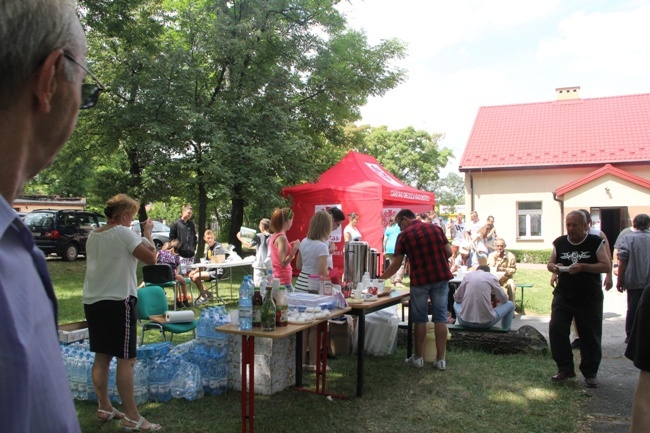 Piknik dla młodych oraz dla bezdomnych