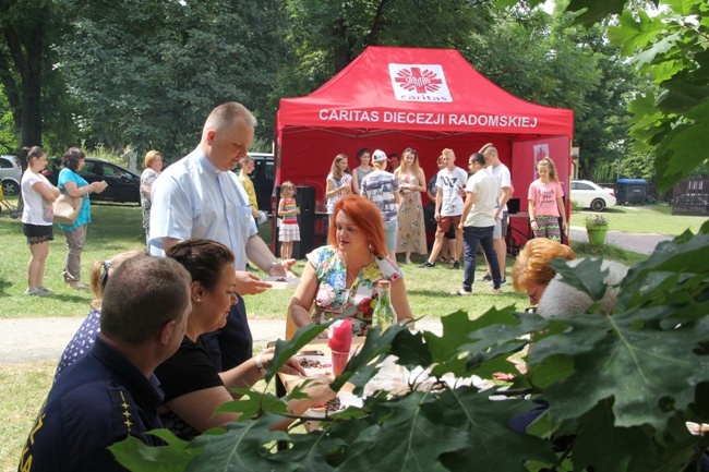 Piknik dla młodych oraz dla bezdomnych