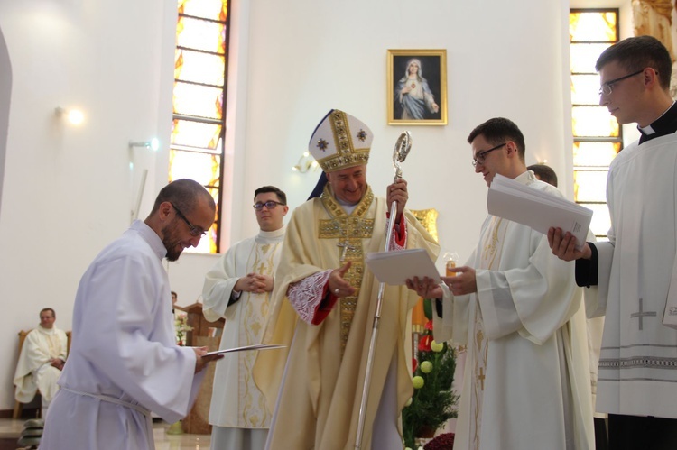 Tarnów. Nadzwyczajni szafarze Komunii św. w kościele bł. Karoliny