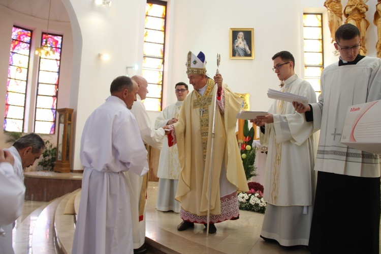 Tarnów. Nadzwyczajni szafarze Komunii św. w kościele bł. Karoliny