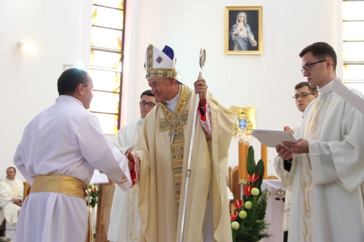 Tarnów. Nadzwyczajni szafarze Komunii św. w kościele bł. Karoliny