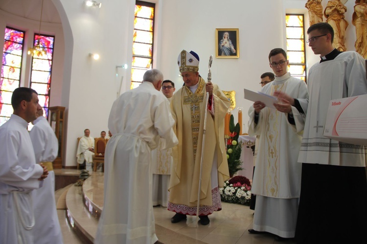 Tarnów. Nadzwyczajni szafarze Komunii św. w kościele bł. Karoliny