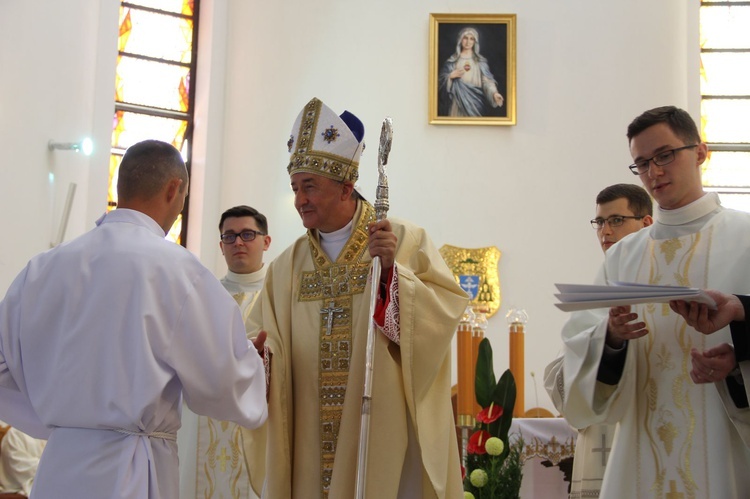 Tarnów. Nadzwyczajni szafarze Komunii św. w kościele bł. Karoliny