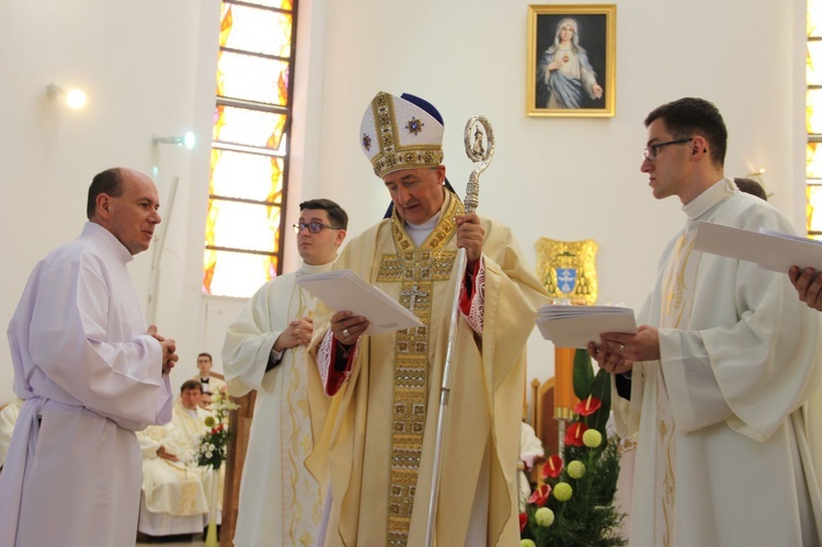 Tarnów. Nadzwyczajni szafarze Komunii św. w kościele bł. Karoliny