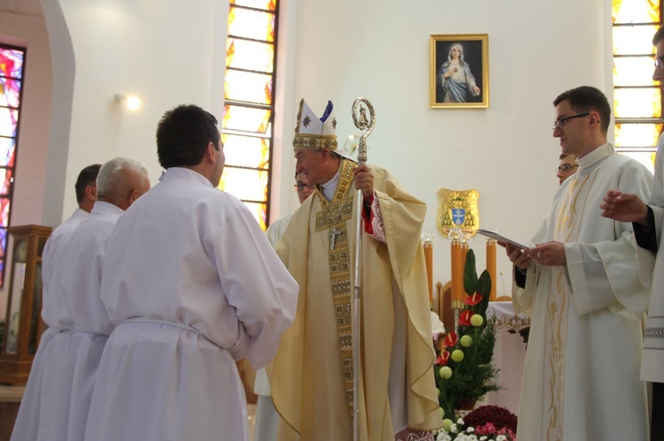 Tarnów. Nadzwyczajni szafarze Komunii św. w kościele bł. Karoliny