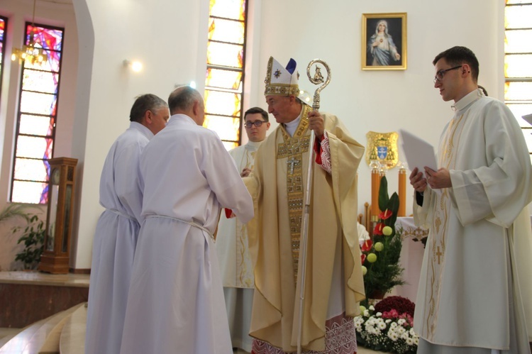 Tarnów. Nadzwyczajni szafarze Komunii św. w kościele bł. Karoliny