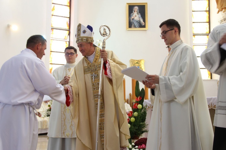 Tarnów. Nadzwyczajni szafarze Komunii św. w kościele bł. Karoliny