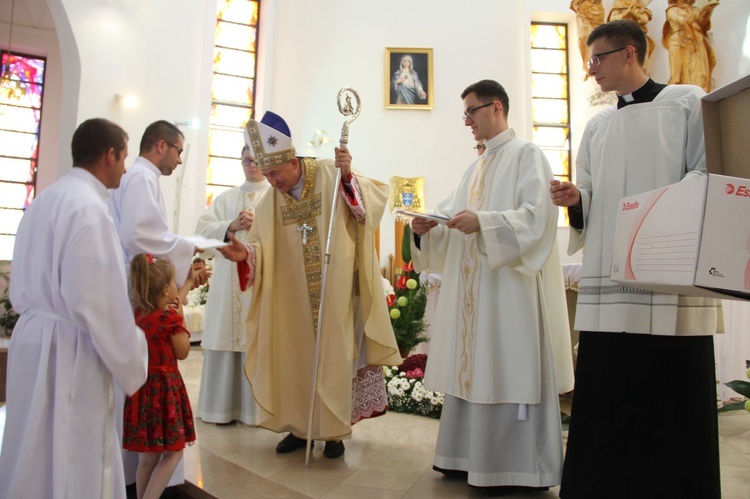 Tarnów. Nadzwyczajni szafarze Komunii św. w kościele bł. Karoliny