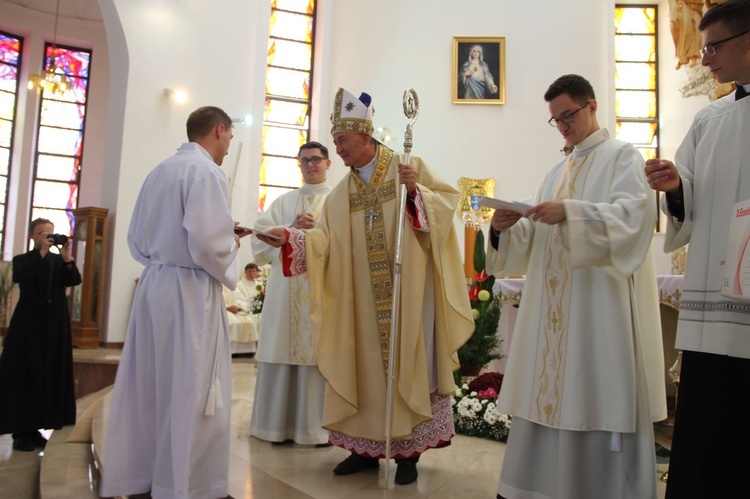 Tarnów. Nadzwyczajni szafarze Komunii św. w kościele bł. Karoliny