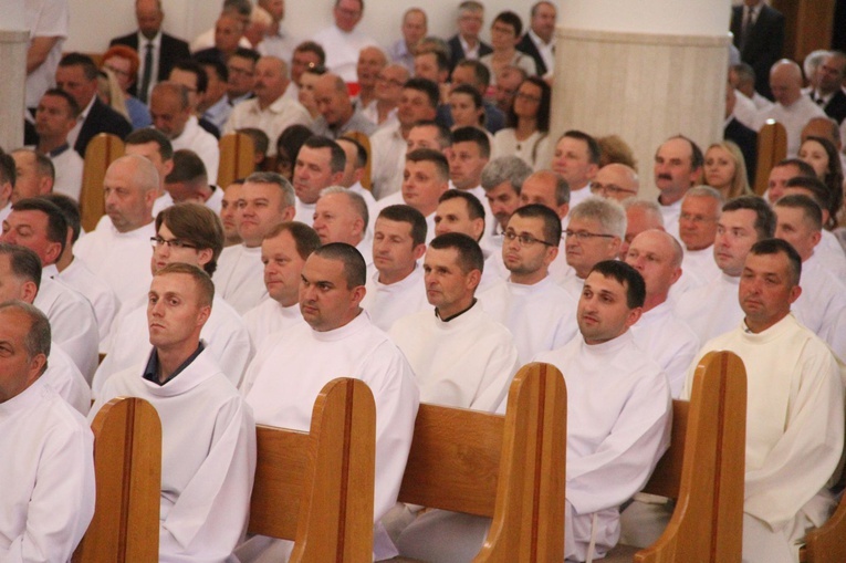 Tarnów. Nadzwyczajni szafarze Komunii św. w kościele bł. Karoliny