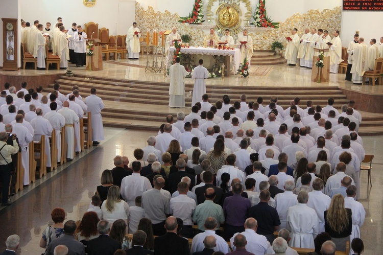 Tarnów. Nadzwyczajni szafarze Komunii św. w kościele bł. Karoliny