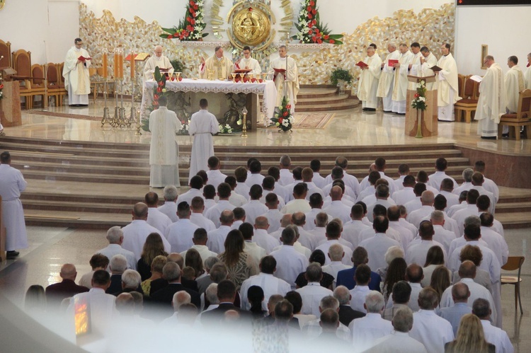 Tarnów. Nadzwyczajni szafarze Komunii św. w kościele bł. Karoliny