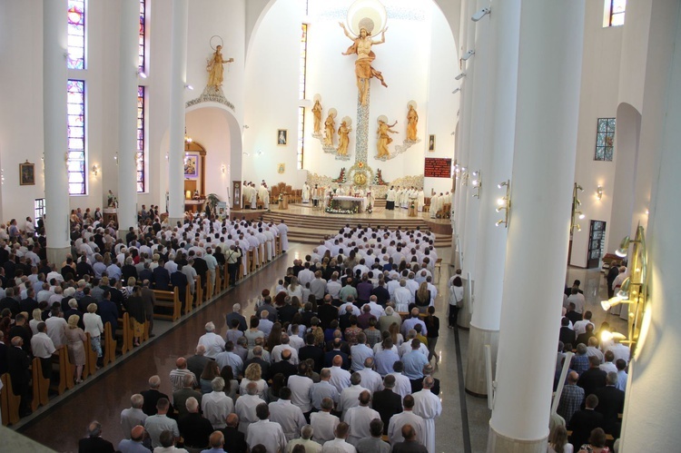 Tarnów. Nadzwyczajni szafarze Komunii św. w kościele bł. Karoliny