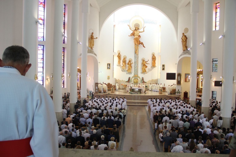 Tarnów. Nadzwyczajni szafarze Komunii św. w kościele bł. Karoliny