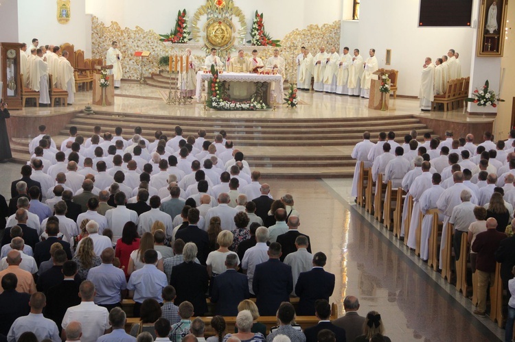 Tarnów. Nadzwyczajni szafarze Komunii św. w kościele bł. Karoliny