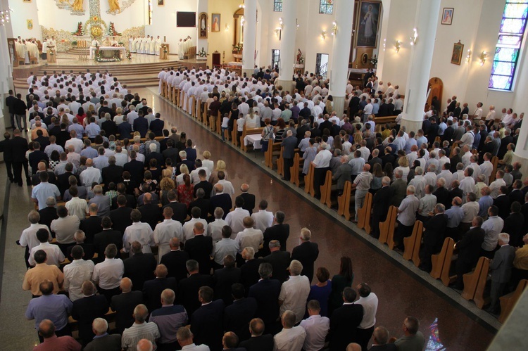 Tarnów. Nadzwyczajni szafarze Komunii św. w kościele bł. Karoliny