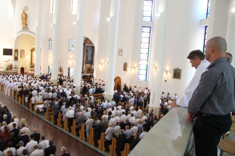 Tarnów. Nadzwyczajni szafarze Komunii św. w kościele bł. Karoliny