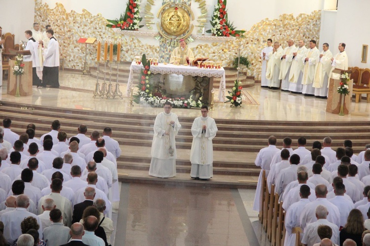 Tarnów. Nadzwyczajni szafarze Komunii św. w kościele bł. Karoliny