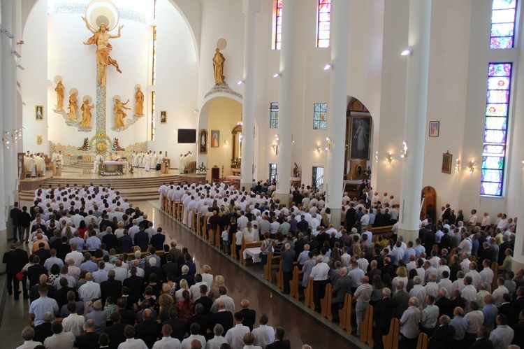 Tarnów. Nadzwyczajni szafarze Komunii św. w kościele bł. Karoliny