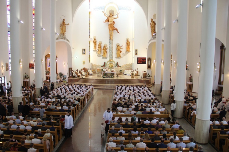 Tarnów. Nadzwyczajni szafarze Komunii św. w kościele bł. Karoliny