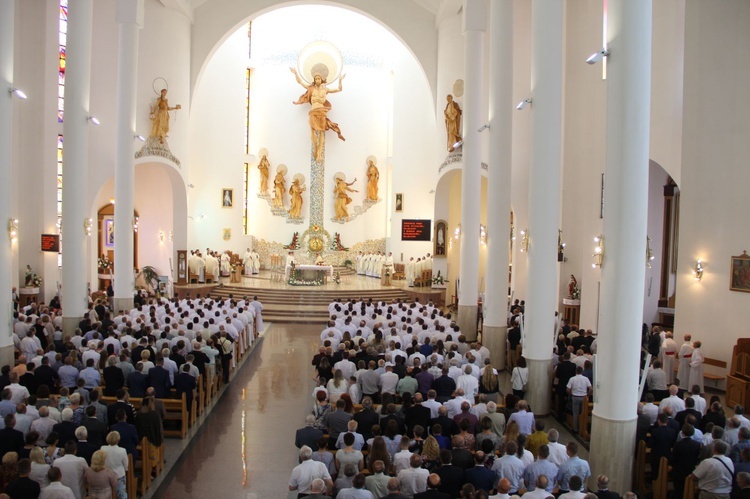 Tarnów. Nadzwyczajni szafarze Komunii św. w kościele bł. Karoliny