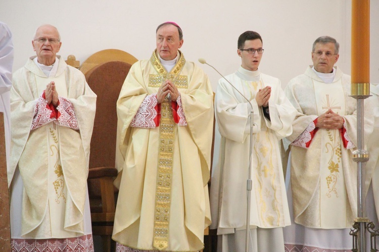 Tarnów. Nadzwyczajni szafarze Komunii św. w kościele bł. Karoliny