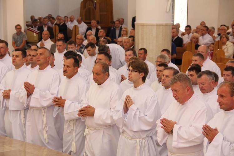 Tarnów. Nadzwyczajni szafarze Komunii św. w kościele bł. Karoliny