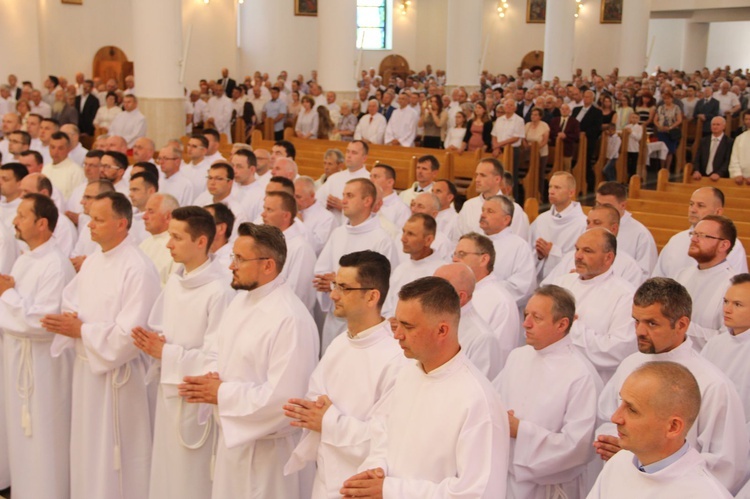 Tarnów. Nadzwyczajni szafarze Komunii św. w kościele bł. Karoliny