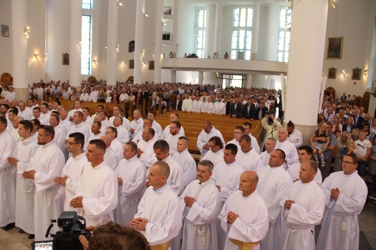 Tarnów. Nadzwyczajni szafarze Komunii św. w kościele bł. Karoliny