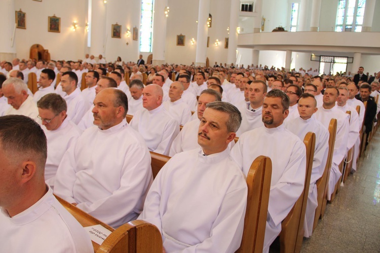 Tarnów. Nadzwyczajni szafarze Komunii św. w kościele bł. Karoliny