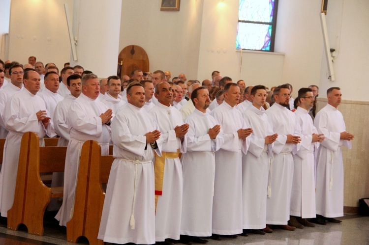 Tarnów. Nadzwyczajni szafarze Komunii św. w kościele bł. Karoliny