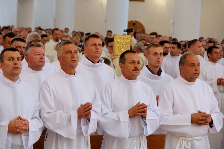 Tarnów. Nadzwyczajni szafarze Komunii św. w kościele bł. Karoliny