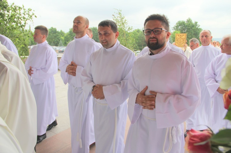 Tarnów. Nadzwyczajni szafarze Komunii św. w kościele bł. Karoliny