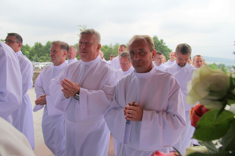 Tarnów. Nadzwyczajni szafarze Komunii św. w kościele bł. Karoliny