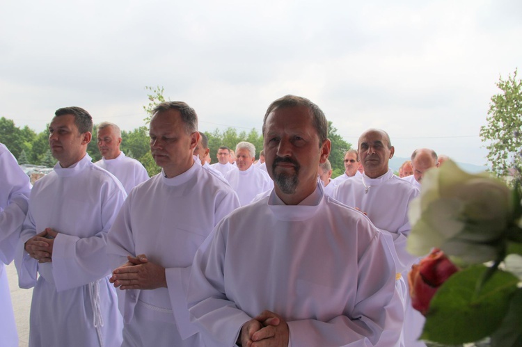 Tarnów. Nadzwyczajni szafarze Komunii św. w kościele bł. Karoliny