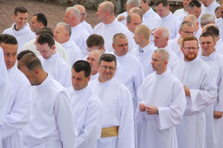 Tarnów. Nadzwyczajni szafarze Komunii św. w kościele bł. Karoliny