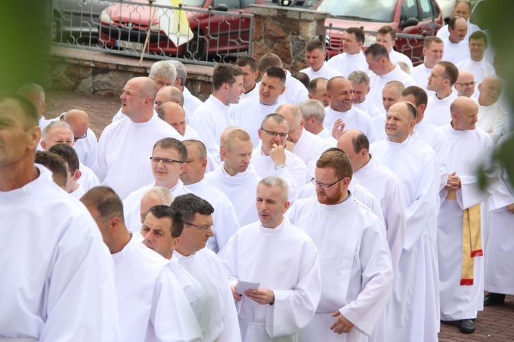 Tarnów. Nadzwyczajni szafarze Komunii św. w kościele bł. Karoliny